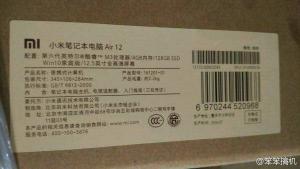 小米筆記本？看樣子面板是鋁模具